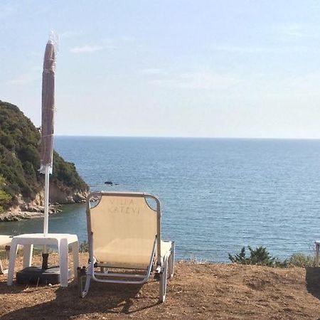 Katevi Luxury Seafront Villa อิเอริสโซส ภายนอก รูปภาพ