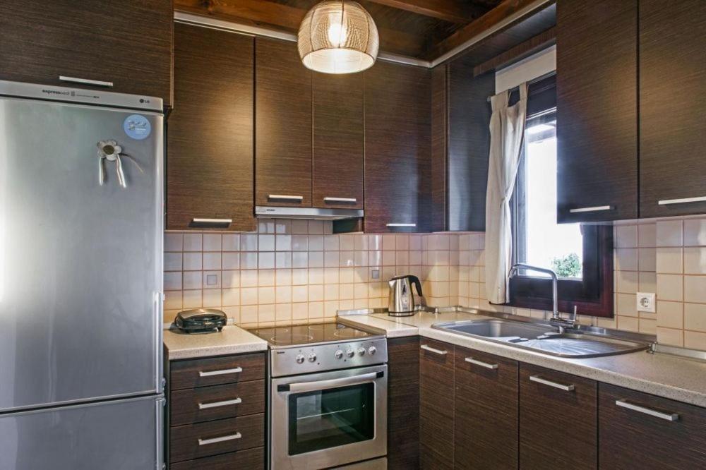 Katevi Luxury Seafront Villa อิเอริสโซส ภายนอก รูปภาพ