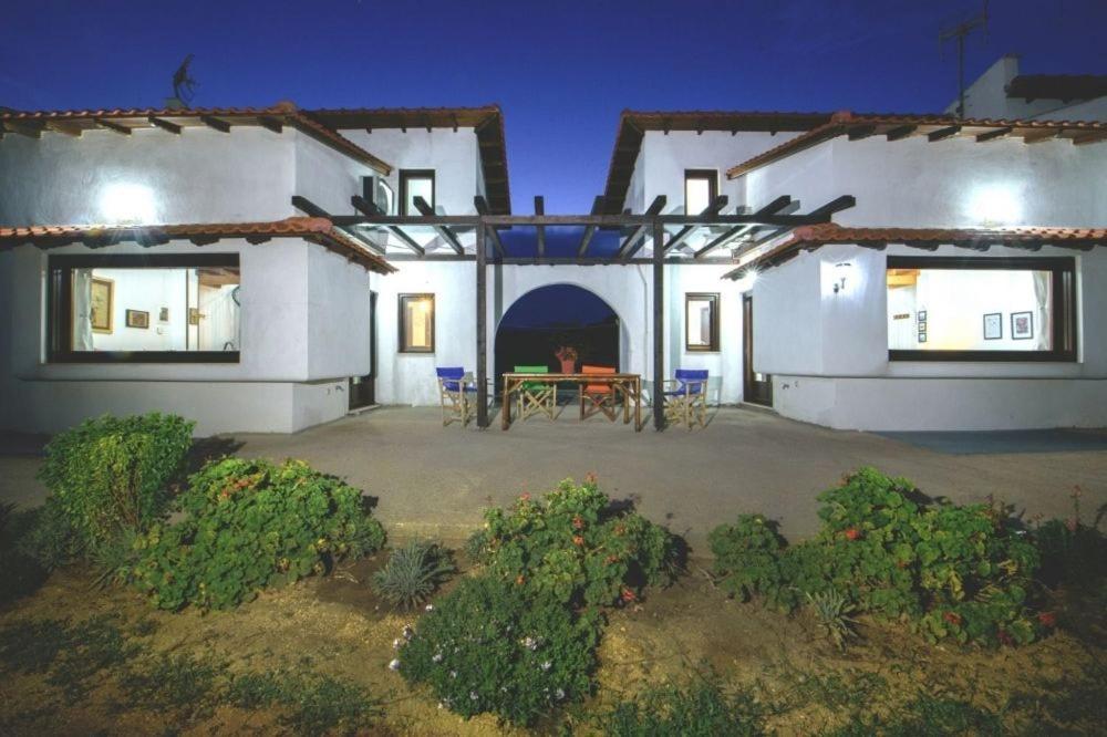 Katevi Luxury Seafront Villa อิเอริสโซส ภายนอก รูปภาพ