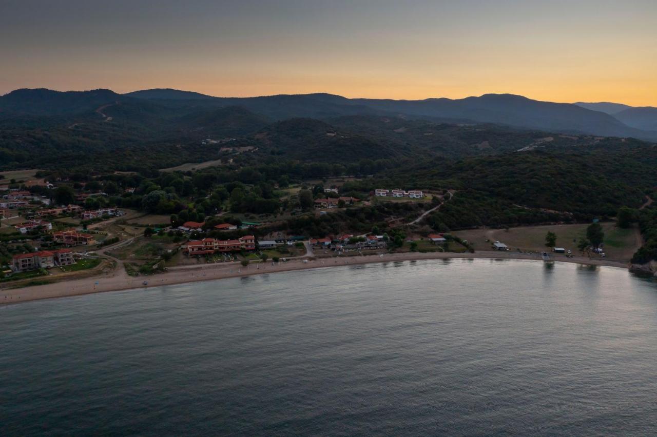 Katevi Luxury Seafront Villa อิเอริสโซส ภายนอก รูปภาพ