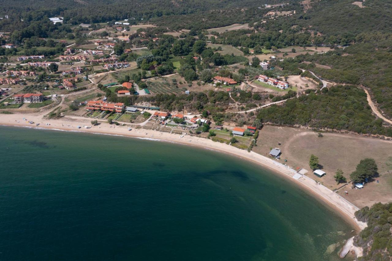 Katevi Luxury Seafront Villa อิเอริสโซส ภายนอก รูปภาพ