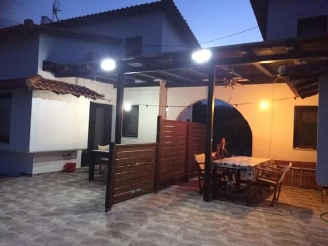 Katevi Luxury Seafront Villa อิเอริสโซส ภายนอก รูปภาพ